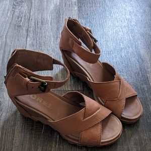 Sorel Woman's Sandals Size 7 1/2 Tan